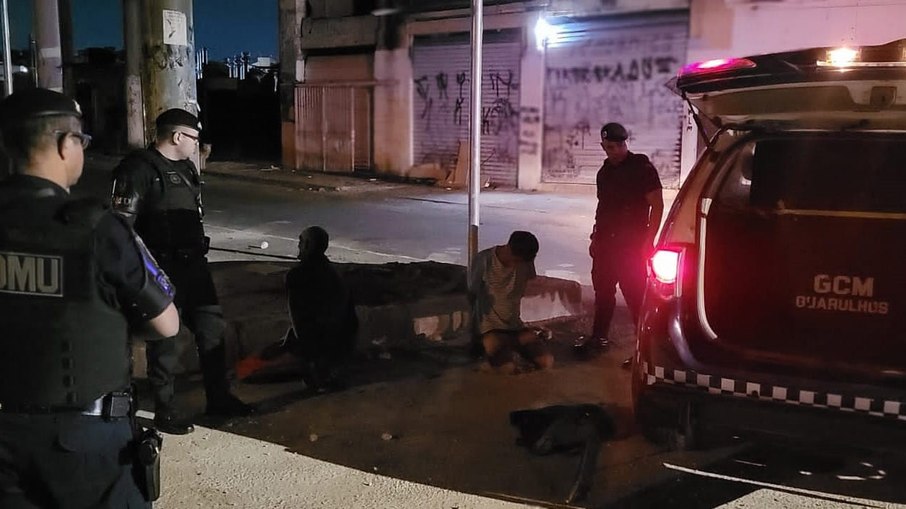 O cidadão que flagrar situações do tipo deve comunicar a GCM pelo telefone 153 ou a Polícia Militar pelo 190.