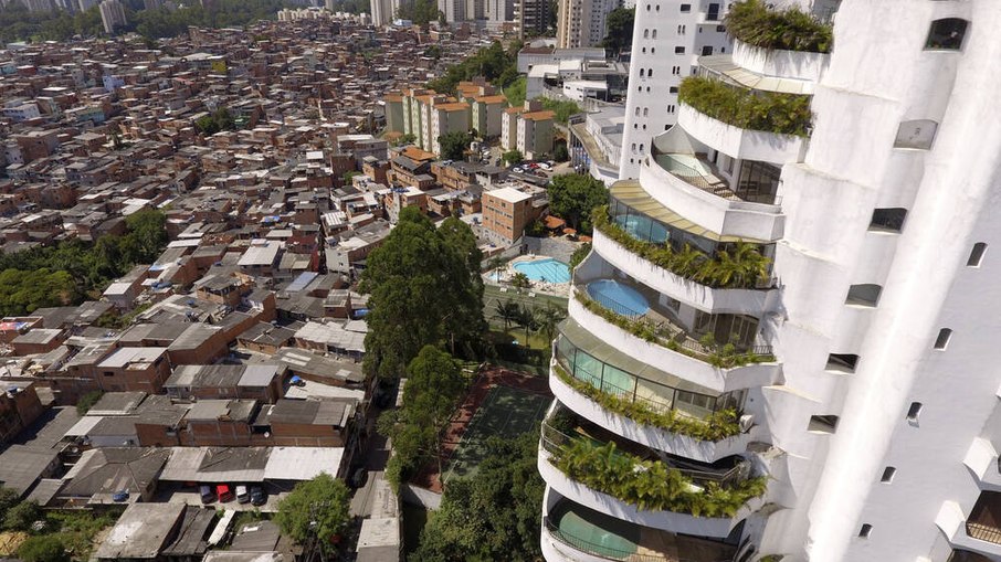 Relatório da Oxfam mostra a urgência de   tributar super-ricos no Brasil e no mundo