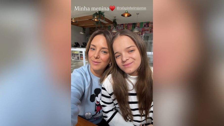 Ticiane também publicou uma selfie com a filha mais velha, Rafaella Justus Ticiane também publicou uma selfie com a filha mais velha, Rafaella Justus