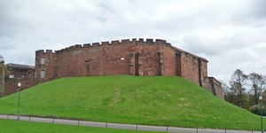 Ponte medieval de 800 anos é descoberta em castelo na Inglaterra