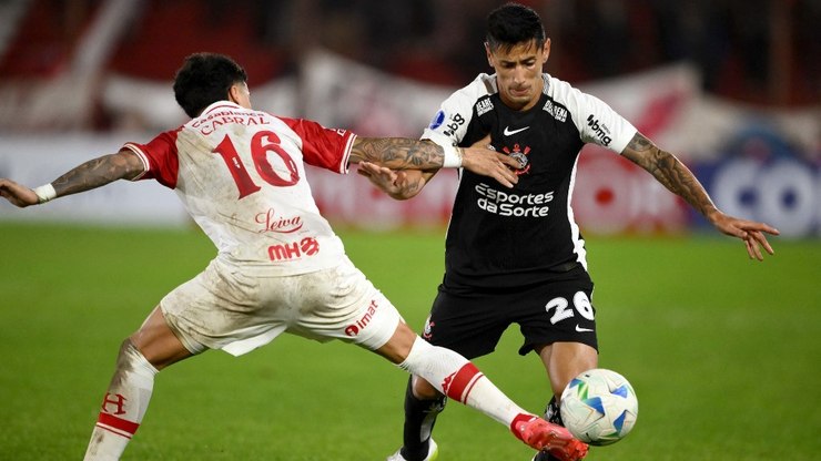 Corinthians perde para Huracán e está eliminado da Sul-Americana
