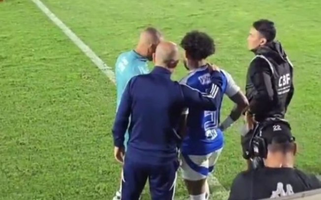Torcedores provocam Gabigol em derrota do Cruzeiro Torcedores provocam Gabigol em derrota do Cruzeiro