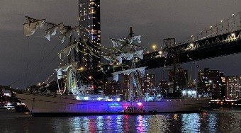 Navio%20da%20Marinha%20mexicana%20bate%20na%20ponte%20do%20Brooklyn%2C%20em%20NY