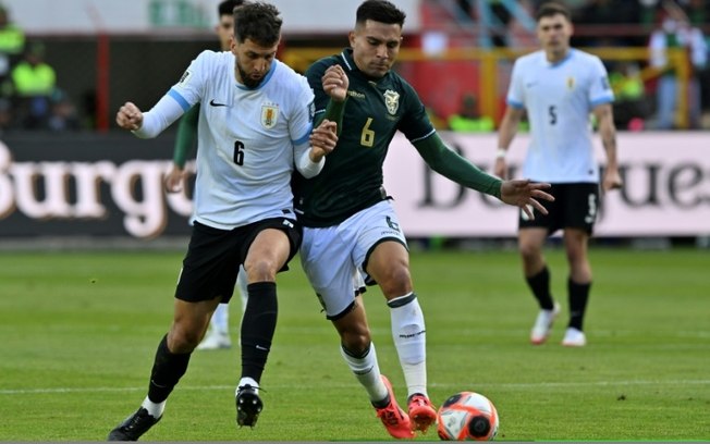 Rodrigo Bentancur (E) e Héctor Cuellar (D) brigam pela bola durante o empate entre Bolívia e Uruguai em 0 a 0 nesta terça-feira, em El Alto, pelas Eliminatórias Sul-Americanas para a Copa do Mundo de 2026 Rodrigo Bentancur (E) e Héctor Cuellar (D) brigam pela bola durante o empate entre Bolívia e Uruguai em 0 a 0 nesta terça-feira, em El Alto, pelas Eliminatórias Sul-Americanas para a Copa do Mundo de 2026
