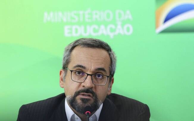 Em entrevista, ministro atacou as universidades federais.