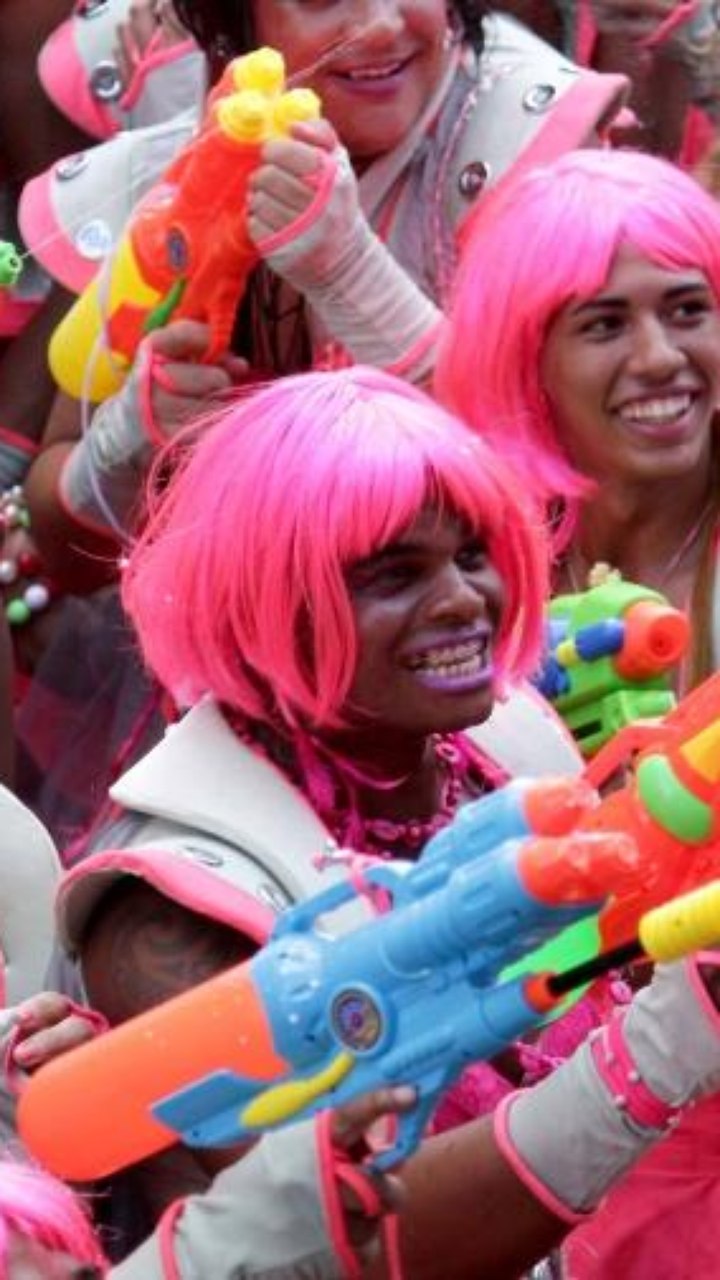 Travesti? Veja fantasias que não devem mais ser usadas no Carnaval | Queer  | iG