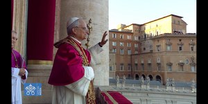 Cardeal Robert Prevost é eleito novo papa da Igreja Católica