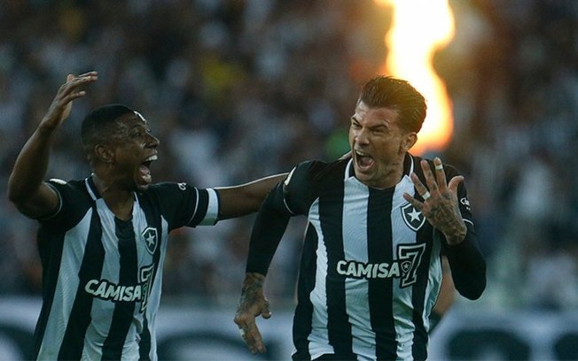 Contra possível perda de confiança da torcida, Luis Castro defende a 'dignidade' dos jogadores do Botafogo