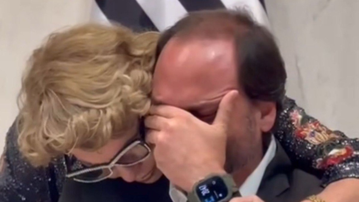 Após indicação do pai, Flávio diz que negociará anistia