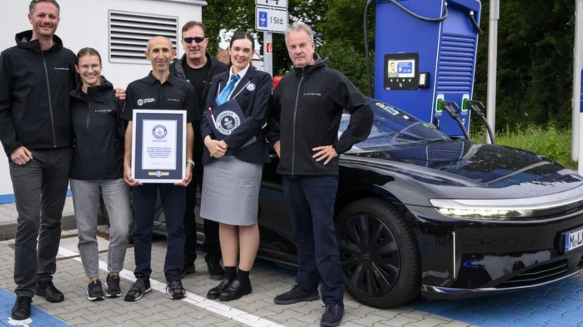 Sedã elétrico Lucid Air Grand Touring percorreu 1.200 quilômetros entre St. Moritz, na Suíça, e Munique, na Alemanha, sem recarregar a bateria Sedã elétrico Lucid Air Grand Touring percorreu 1.200 quilômetros entre St. Moritz, na Suíça, e Munique, na Alemanha, sem recarregar a bateria