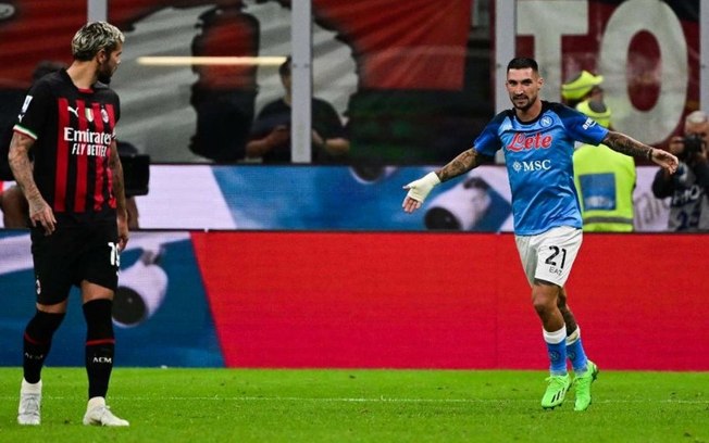 Com gols no segundo tempo, Napoli vence Milan fora de casa e assume liderança do Italiano