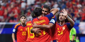 Espanha domina Arábia com gol de Yamal e encaminha classificação