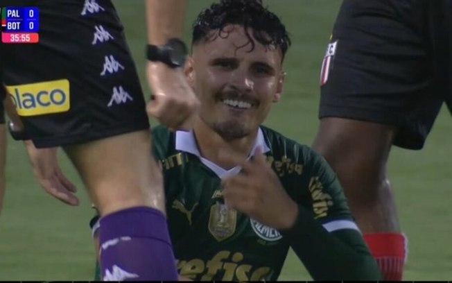 Veiga ficou sem um pedaço do dente no jogo de domingo (10)