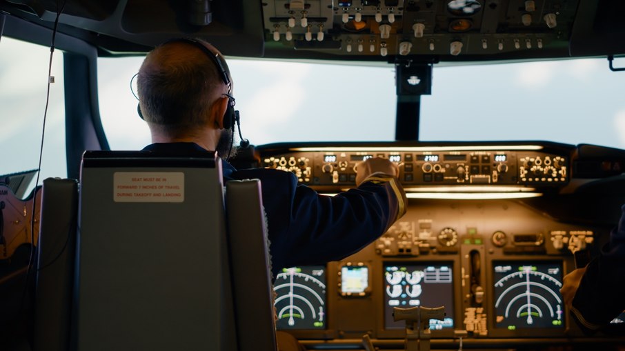 Segurança no ar: por que pilotos comem refeições diferentes? Segurança no ar: por que pilotos comem refeições diferentes?