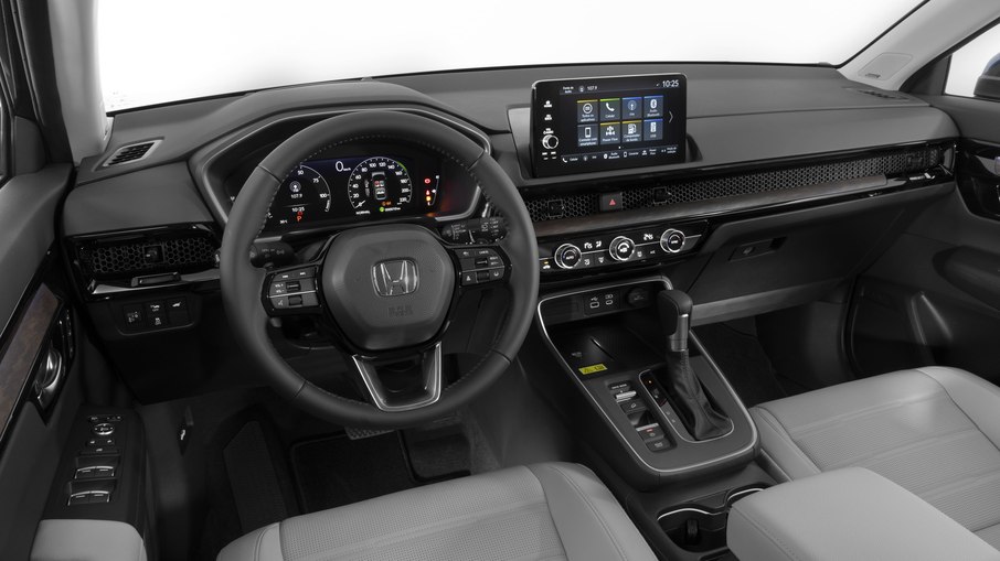 Interior segue o padrão Honda, semelhante ao Civic e Accord