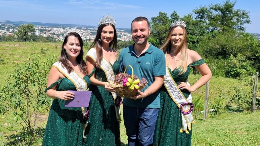 Camila, Amanda, Luiz Matheus e Viviane