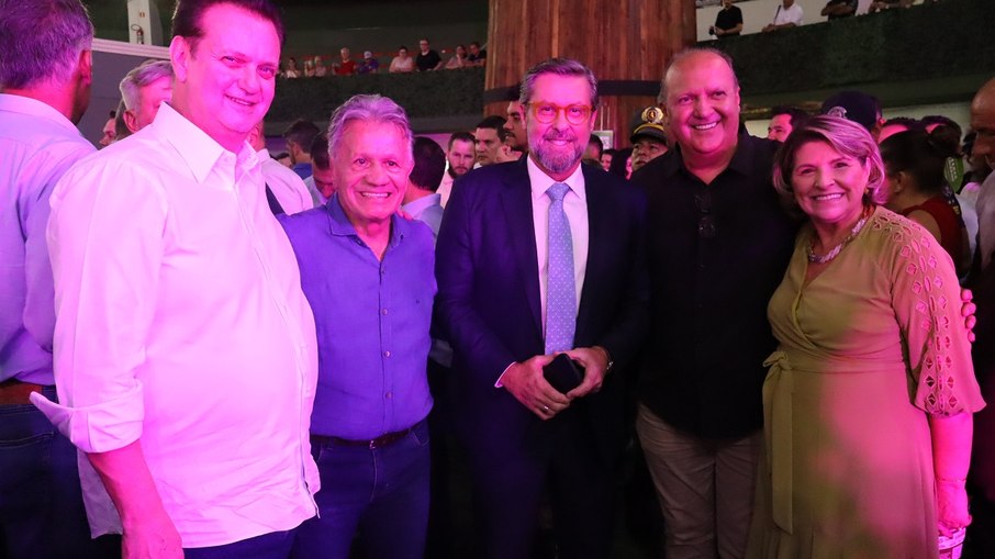 Secretário Gilberto Kassab, prefeito Dario Pacheco, deputado federal Carlos Sampaio, vereador Rubens Nunes e vice-prefeita Cris Mazon