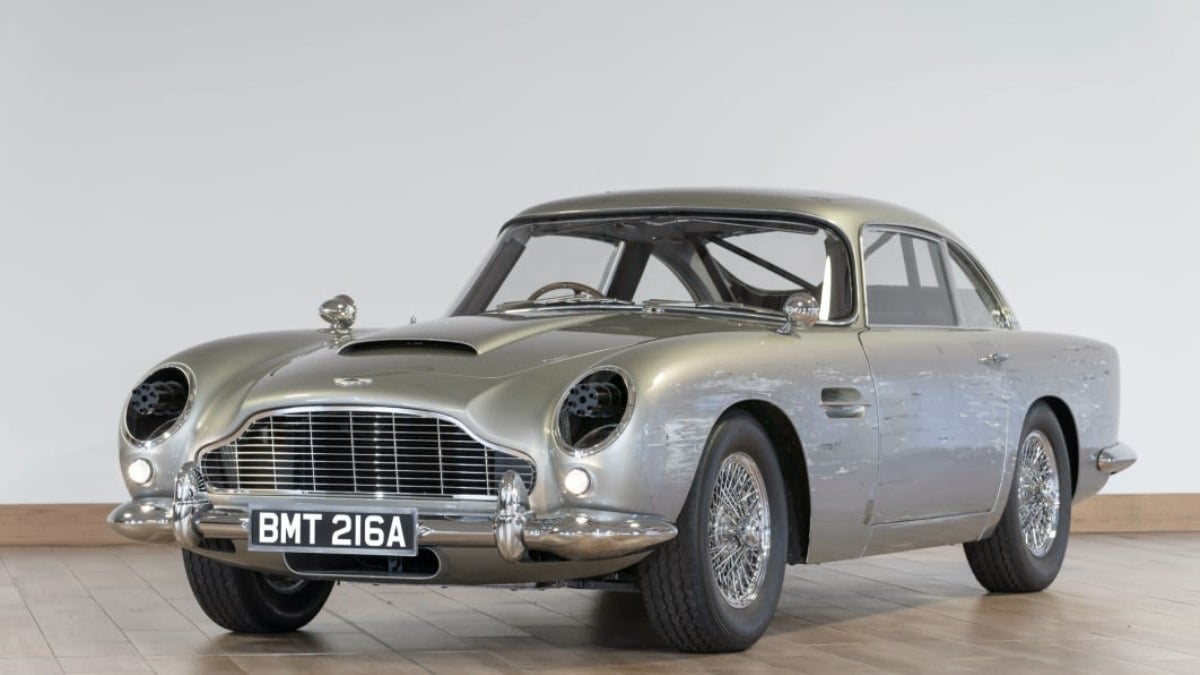 Réplica Aston Martin  DB5 que participou das filmagens dos longas do agente secreto James Bond
