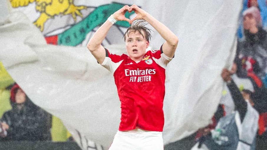 O meia norueguês Schjelderup é uma das referências do Benfica em campo