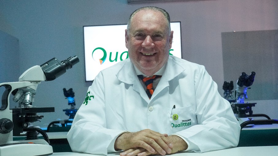 Médico-veterinário e diretor geral da Faculdade Qualittas, Francis Flosi Médico-veterinário e diretor geral da Faculdade Qualittas, Francis Flosi