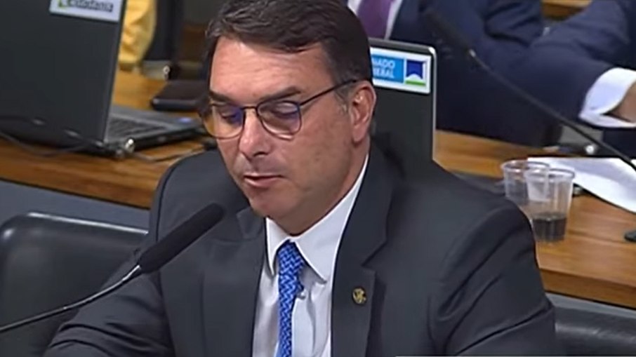 Flávio Bolsonaro elogiou Zanin