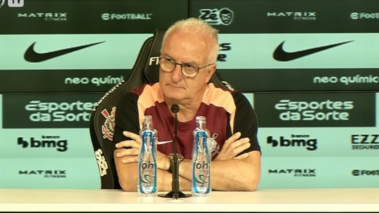 Dorival fala sobre Alisson e esforços no mercado: "Malabarismo"