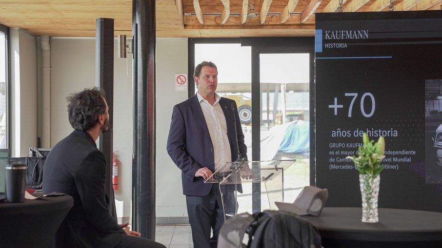 Max Kaufmann - Ger. Divisão Ônibus e Vans do Grupo Kaufmann Max Kaufmann - Ger. Divisão Ônibus e Vans do Grupo Kaufmann