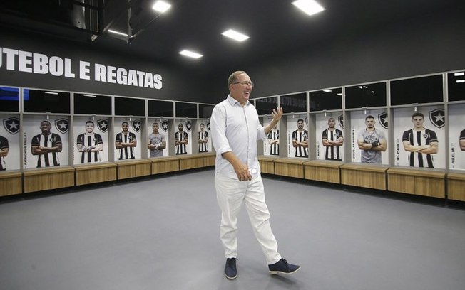 John Textor chega ao Rio de Janeiro e vai acompanhar jogo do Botafogo