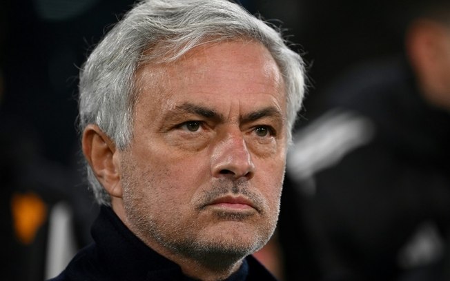 José Mourinho vai assumir o Fenerbahçe depois de comandar a Roma