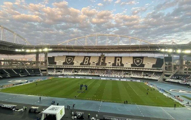 Torcida do Botafogo tem clima de descontração no pré-jogo contra o Atlético-MG pela Série A