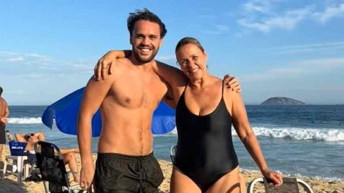 Filho%20de%20Pedro%20Bial%20chama%20aten%C3%A7%C3%A3o%20por%20semelhan%C3%A7a%20com%20pai