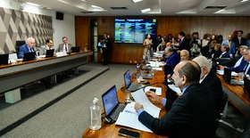 Câmara aprova aumento salarial e novas regras a servidores