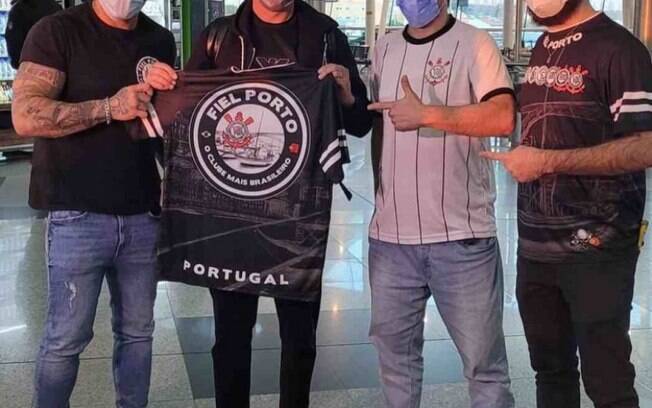 Rumo ao Corinthians, Vitor Pereira e auxiliares embarcam com destino ao Brasil: 'Também sou um pouco louco'