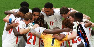 Tiroteio, roubo e terremoto: as maldições da Inglaterra na Copa