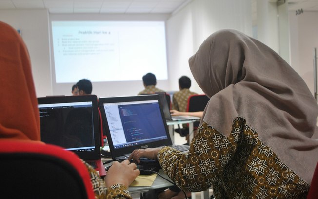 Coursera impulsiona trilhas de aprendizado no Brasil