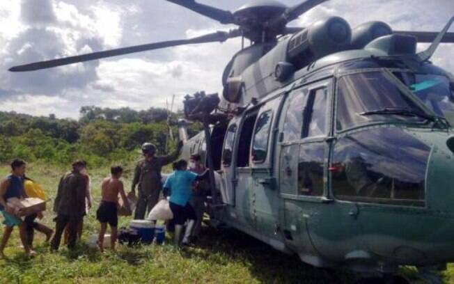 Por meio de helicópteros da FAB, vacinas são levadas a aldeias Yanomami