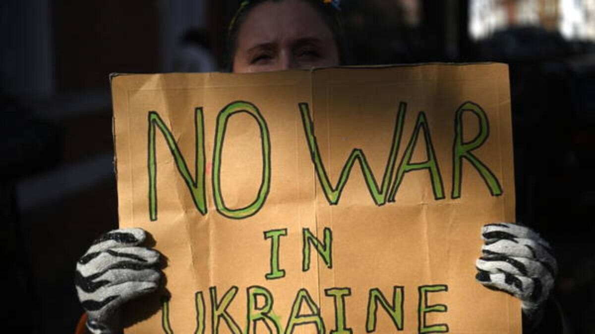 Placa pede o fim do avanço das tropas russas na Ucrânia