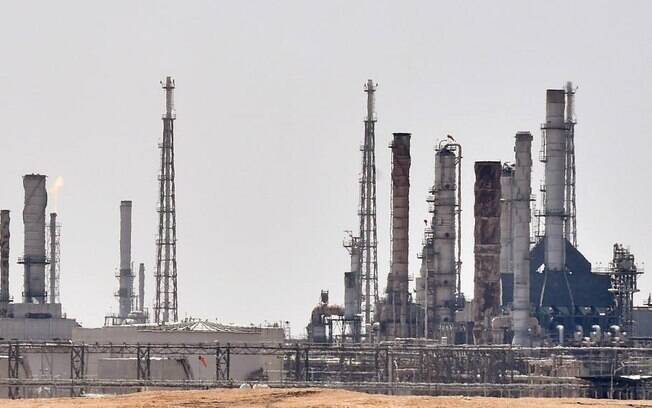 Ataque a refinarias da Arábia Saudita fez o preço do petróleo subir globalmente