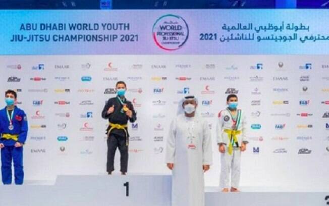 Com apenas 11 anos, aluno de projeto social conquista título em torneio de Jiu-Jitsu realizado em Abu Dhabi