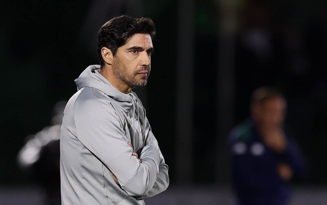 Abel Ferreira passa do tom após pergunta de uma repórter sobre situação de Mayke