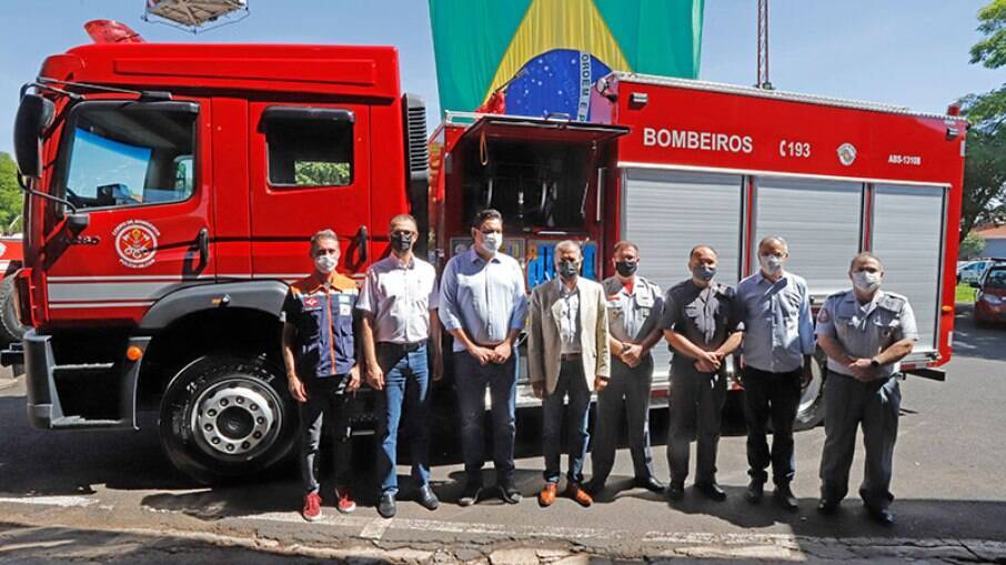 Entrega de nova viatura aos Bombeiros de Rio Preto