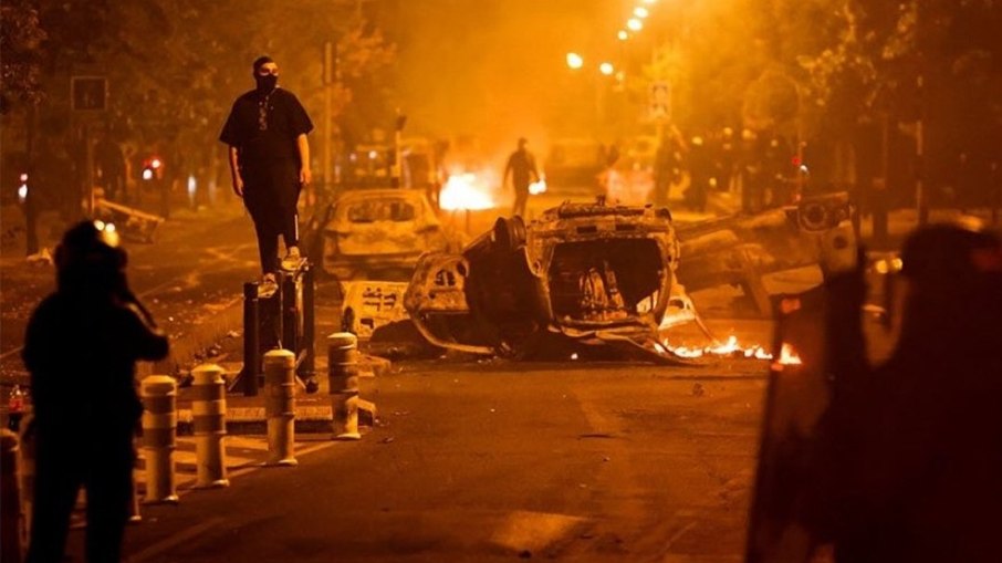 Foi a sexta noite consecutiva de protesto desde a morte de Nahel, de 17 anos.