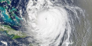 Furacão Erin avança ao norte e provoca alerta na costa dos EUA