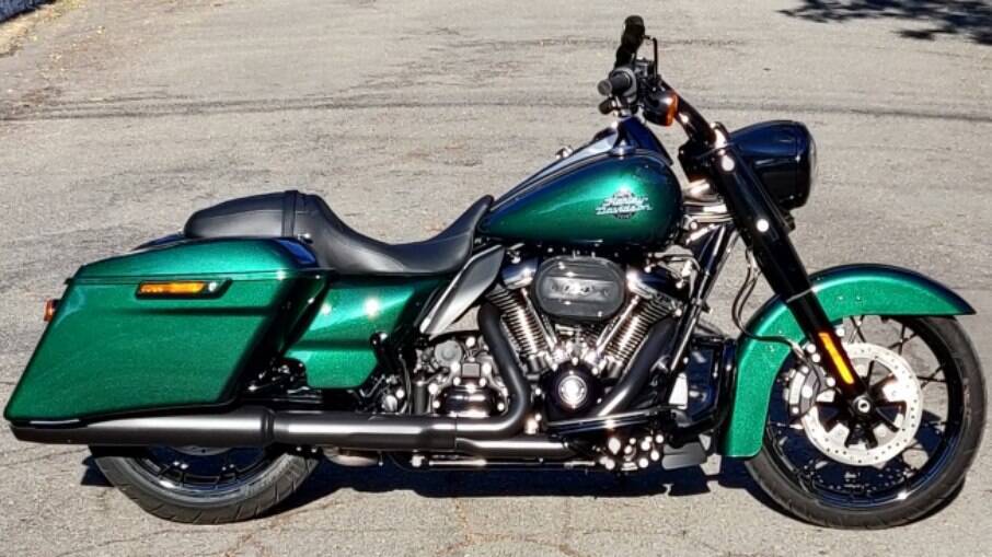 A tonalidade de verde da Harley-Davidson Road King Special Snake Venom é bastante atraente.