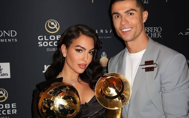Georgina ao lado de Cristiano Ronaldo durante o Globe Soccer Awards