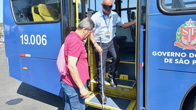Motoristas sentem na pele os desafios das pessoas com deficiência
