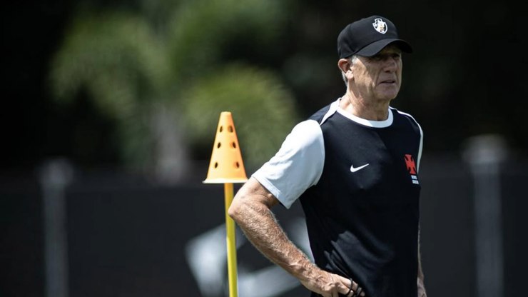 Em meio à Copa do Mundo, Vasco anuncia a saída de Renato Gaúcho