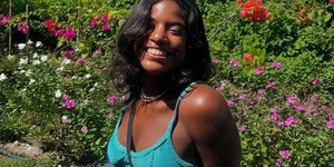 Brasileira estava ao lado de guia antes de cair de penhasco