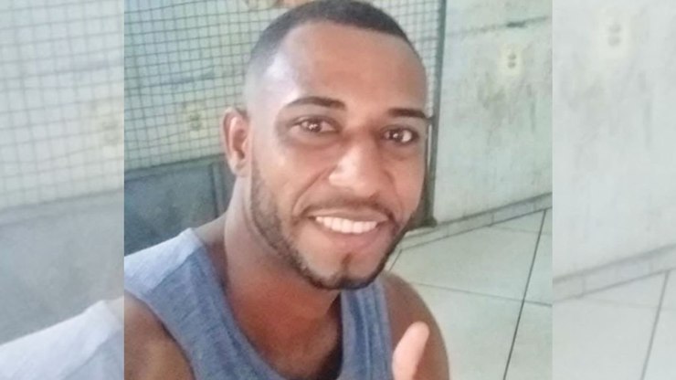 Homem é morto por traficantes após urinar na frente de crianças