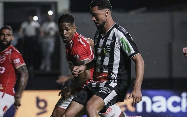 Jogadores do Athletic celebram um dos gols na vitória tranquila sobre o Vila Nova Jogadores do Athletic celebram um dos gols na vitória tranquila sobre o Vila Nova